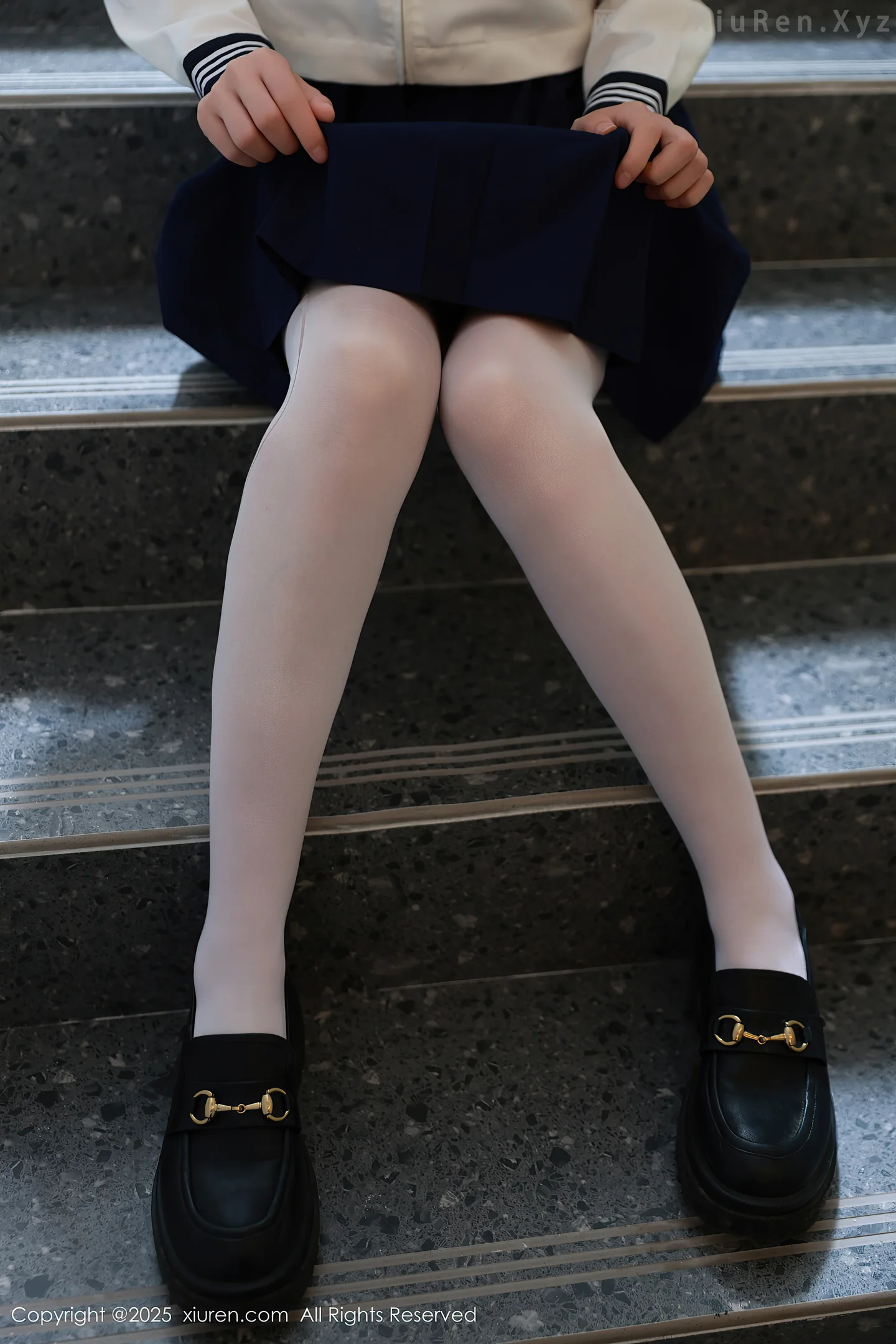 图片[6]-[XiuRen秀人网] VOL.10458 新人模特糯咪性感JK制服配超薄白丝袜秀曼妙身姿撩人诱惑写真88P-秀人网官方网站